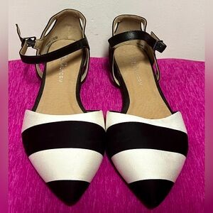 Chinese Laundry Flats- please read description about lining of shoe